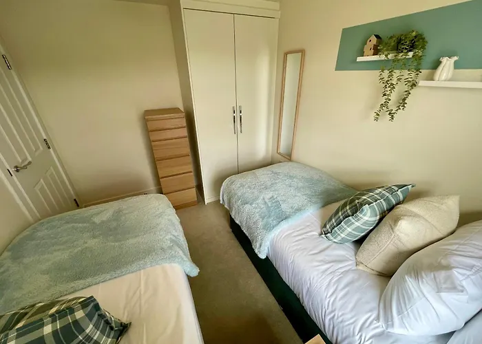 3-Bedroom Luxury Stay With Free Parking