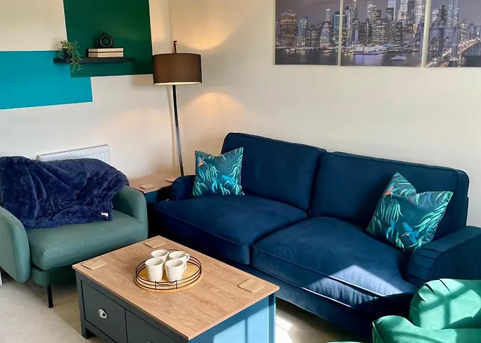 3-Bedroom Luxury Stay With Free Parking