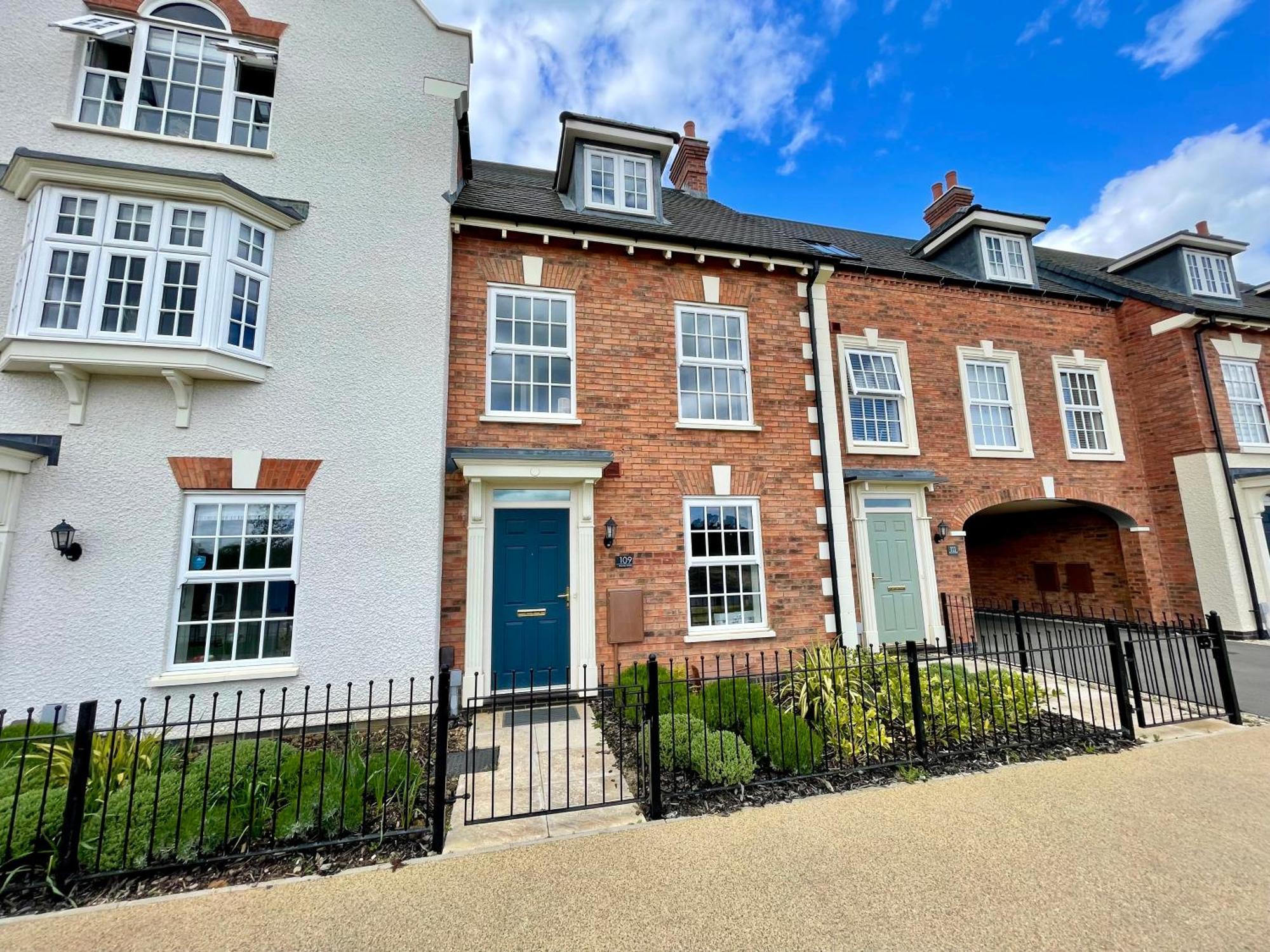 Apartment 3-bedroom Luxury With Free Parking